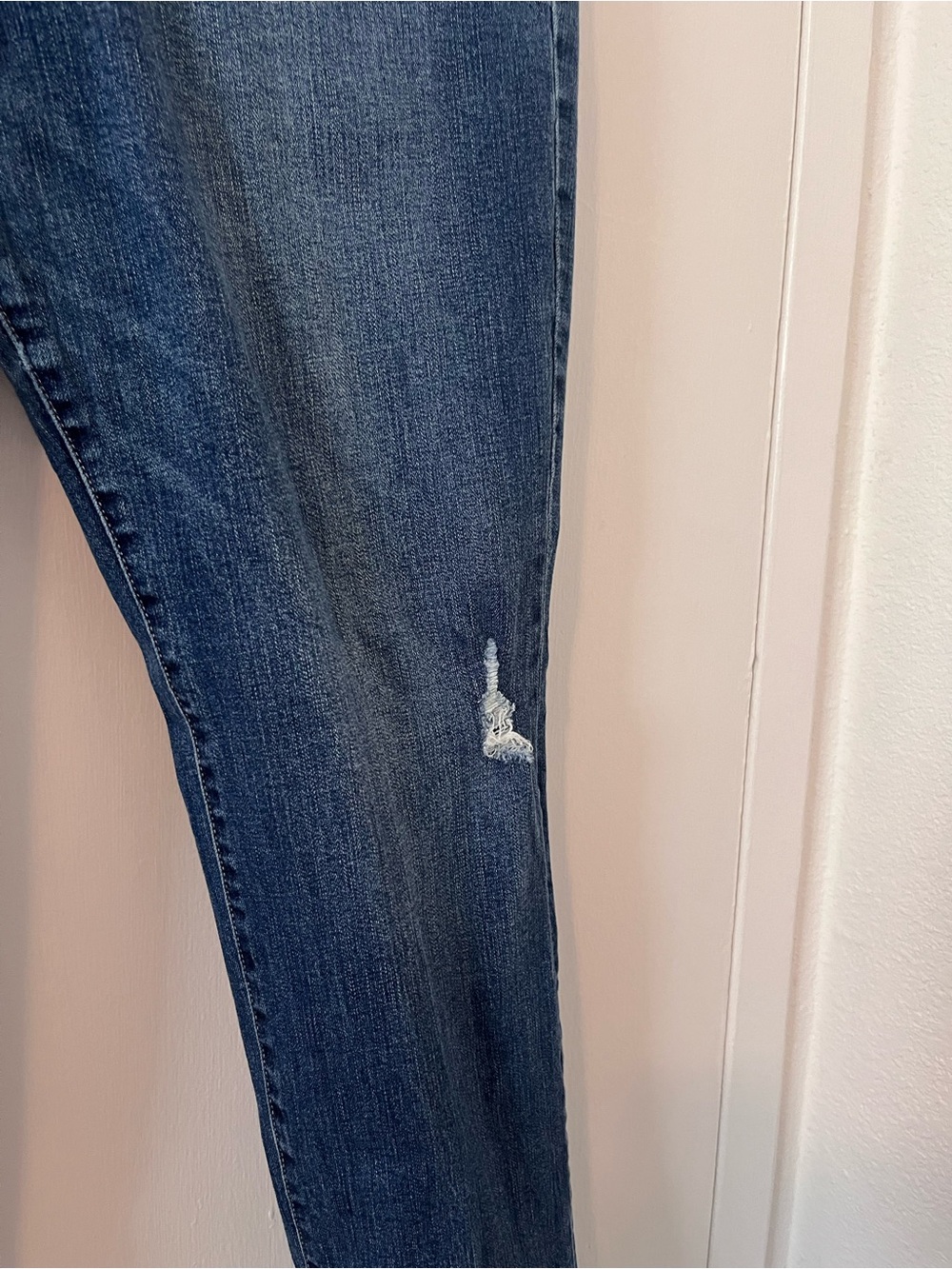 KUT from the Kloth Katy Boyfriend Blue Jeans Distressed Whiskered Size 12 - Picture 2 of 11